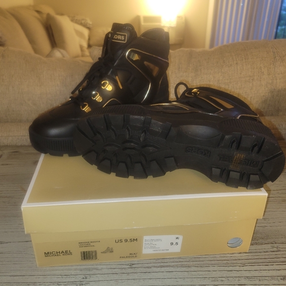 🔥SALE🔥Michael Kors HTF  Brooke Bootie SZ 9.5 - Picture 8 of 16